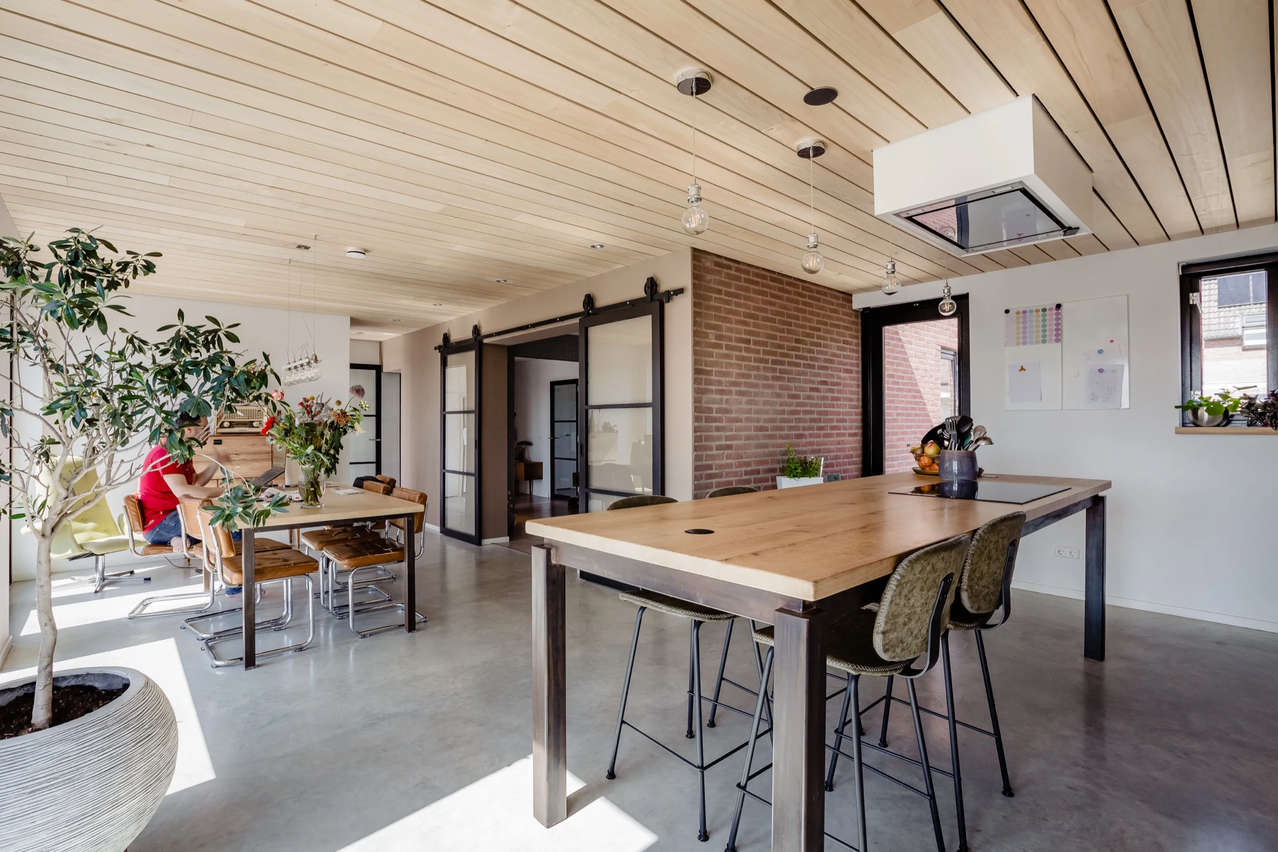 Plafond van populierenhout in een woonhuis in Puiflijk