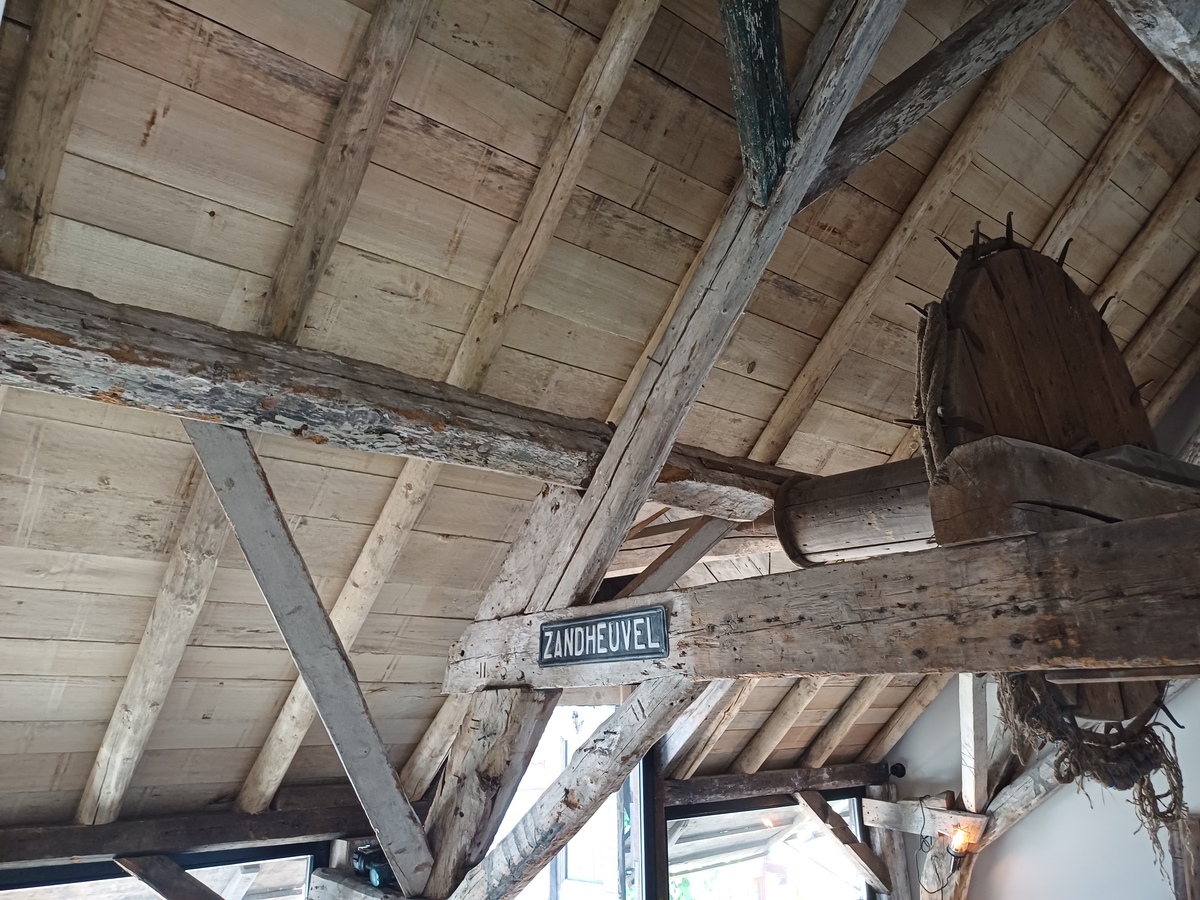 Dakbeschot leerlooierij Oosterhout met populierenhout van Peppelhout