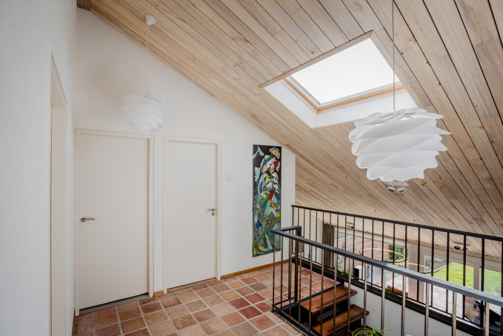 Plafond woning Nederhorst den Berg met populierenhout van Peppelhout