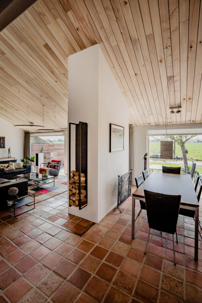 Plafond woning Nederhorst den Berg met populierenhout van Peppelhout
