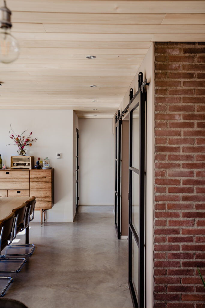 Plafond woonhuis Puiflijk met populierenhout van Peppelhout