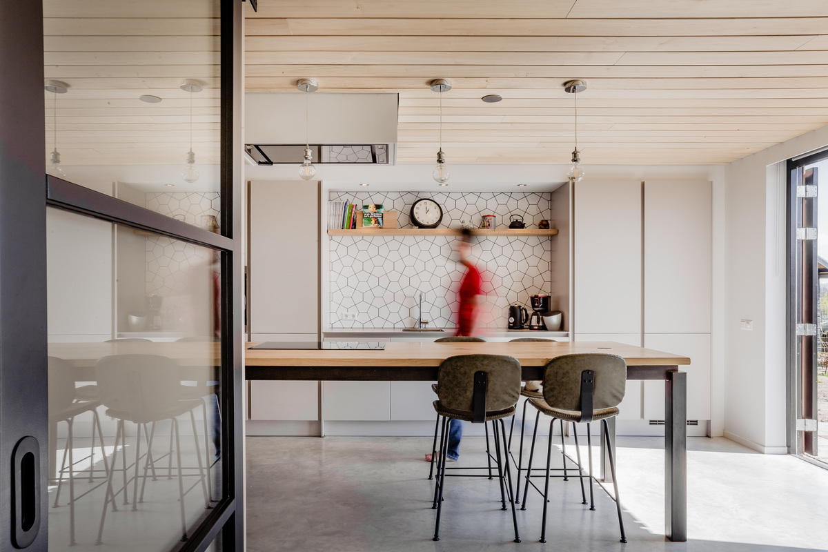 Plafond woonhuis Puiflijk met populierenhout van Peppelhout