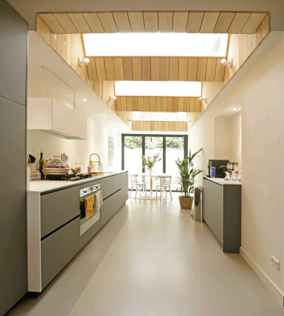 Plafond monumentale woning Den Bosch met populierenhout van Peppelhout