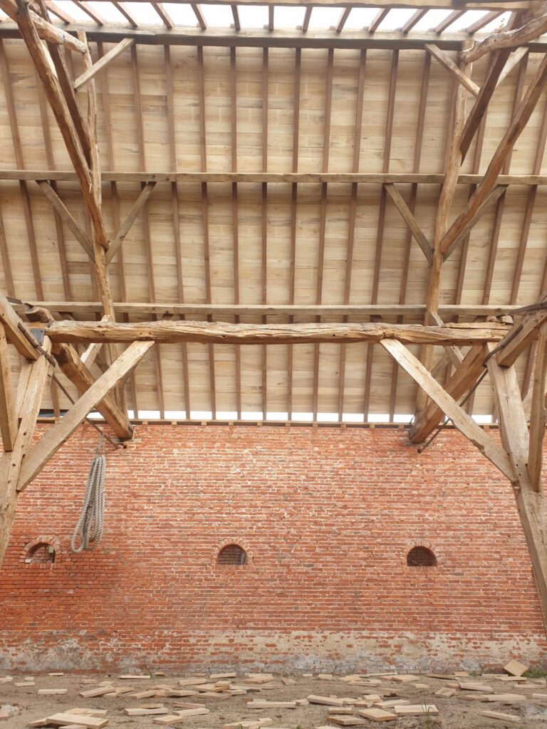 Dakbeschot historische schuur Turnhout met populierenhout van Peppelhout