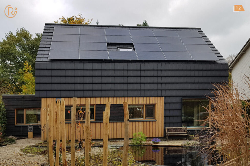 Gevelbekleding ecologische woning Den Dungen met populierenhout van Peppelhout