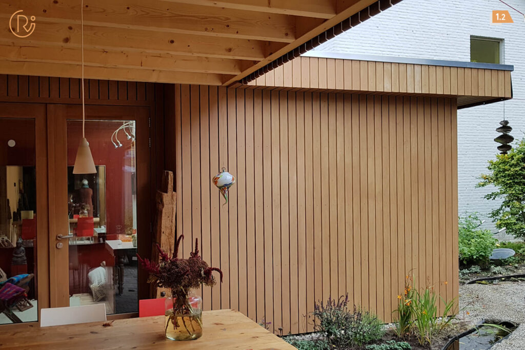 Gevelbekleding ecologische woning Den Dungen met populierenhout van Peppelhout