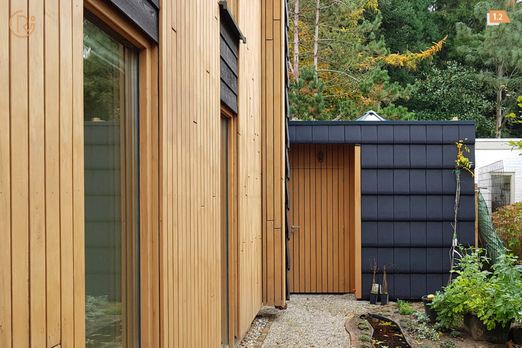 Gevelbekleding ecologische woning Den Dungen met populierenhout van Peppelhout