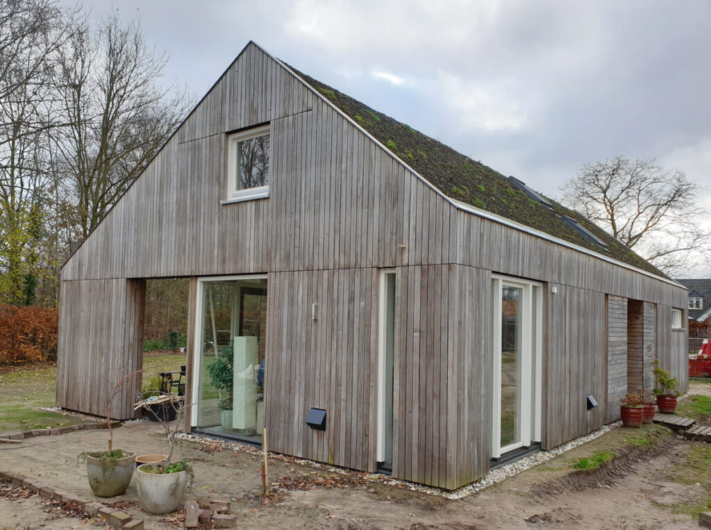 Gevelbekleding schuurwoning Veghel met populierenhout van Peppelhout