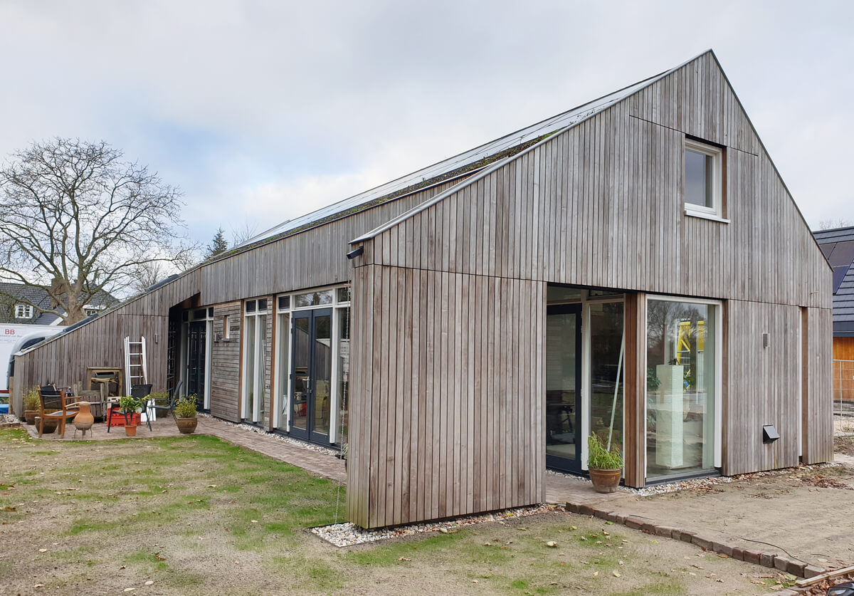 Gevelbekleding schuurwoning Veghel met populierenhout van Peppelhout