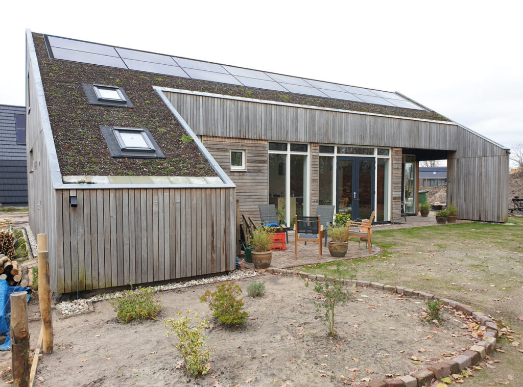 Gevelbekleding schuurwoning Veghel met populierenhout van Peppelhout