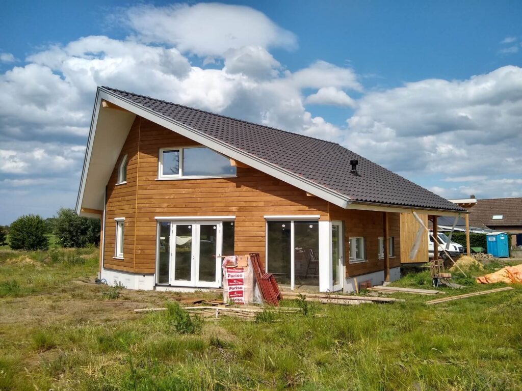 Gevelbekleding ecologische woning Westendorp met populierenhout van Peppelhout