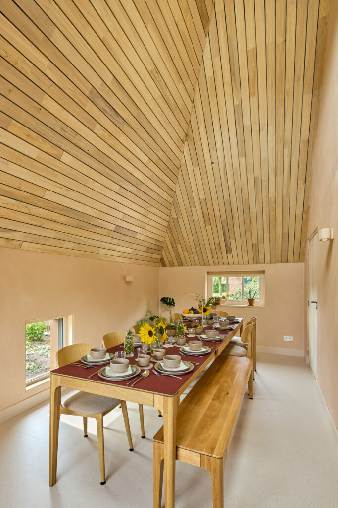 Plafond inspiratielocatie PEPPELS met populierenhout van Peppelhout